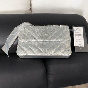 Nicole Miller Silver Sequin Clutch Purse With Chain Strap &‎ Snap Closure